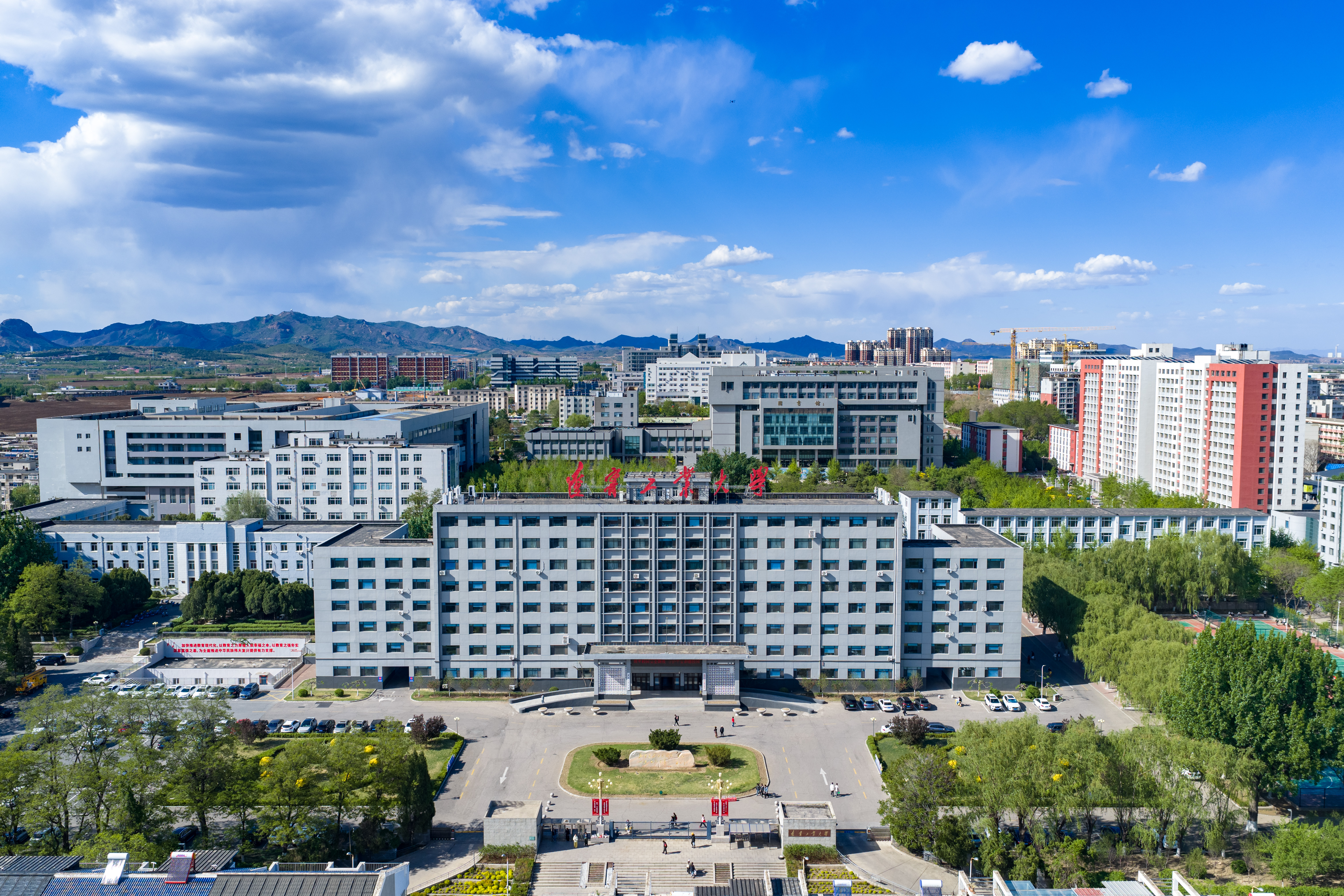 beat365英国官网网站校园建筑风景