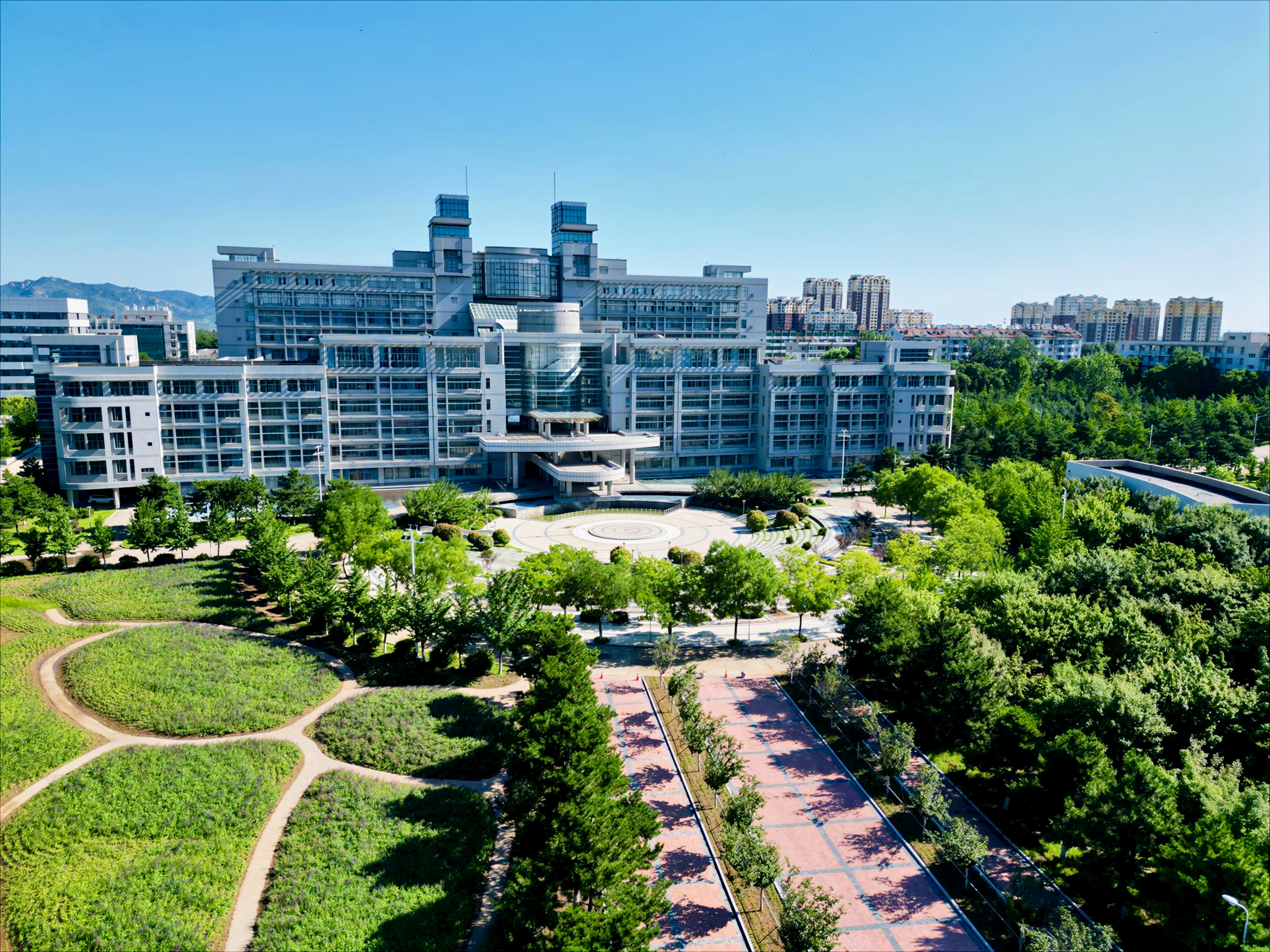 beat365英国官网网站夏季校园风景